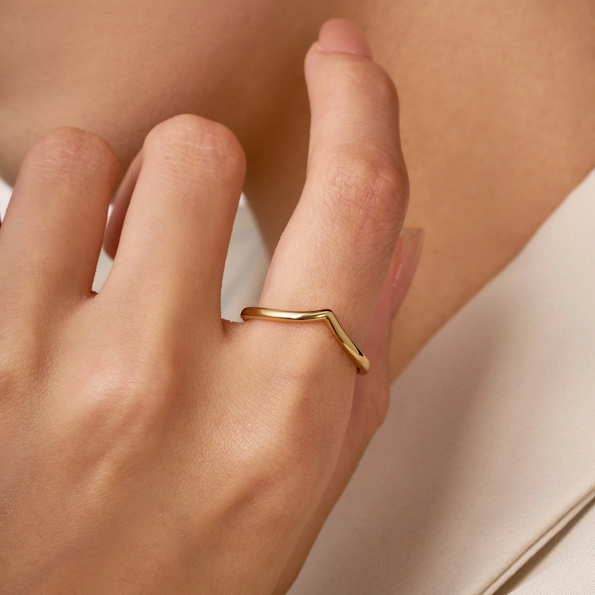 Minimalist V-Shaped Band - Image 8